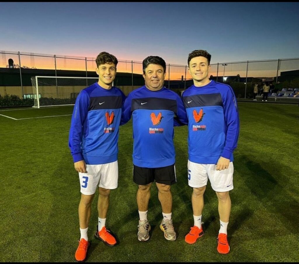 Rodrigo y Alejandro Riquelme junto a Antonio Fernández en el centro de internamiento de menores Teresa de Calcuta